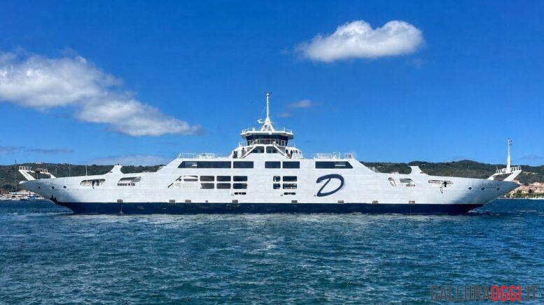 motonave delcomar traghetto la maddalena palau franco dg
