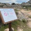 parco nazionale dell'arcipelago di la maddalena cartello divieti cala coticcio e brigantina caprera