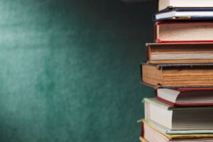 scuola lavagna libri