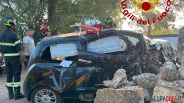 Auto finisce contro un muretto, un ferito ad Arzachena