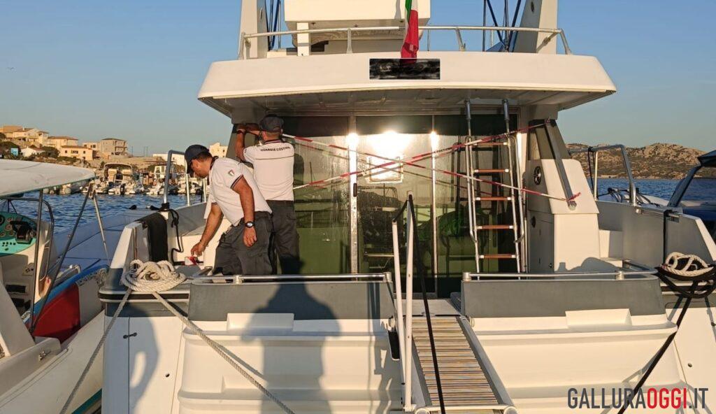 Barca con documenti irregolari, scatta il sequestro a La Maddalena