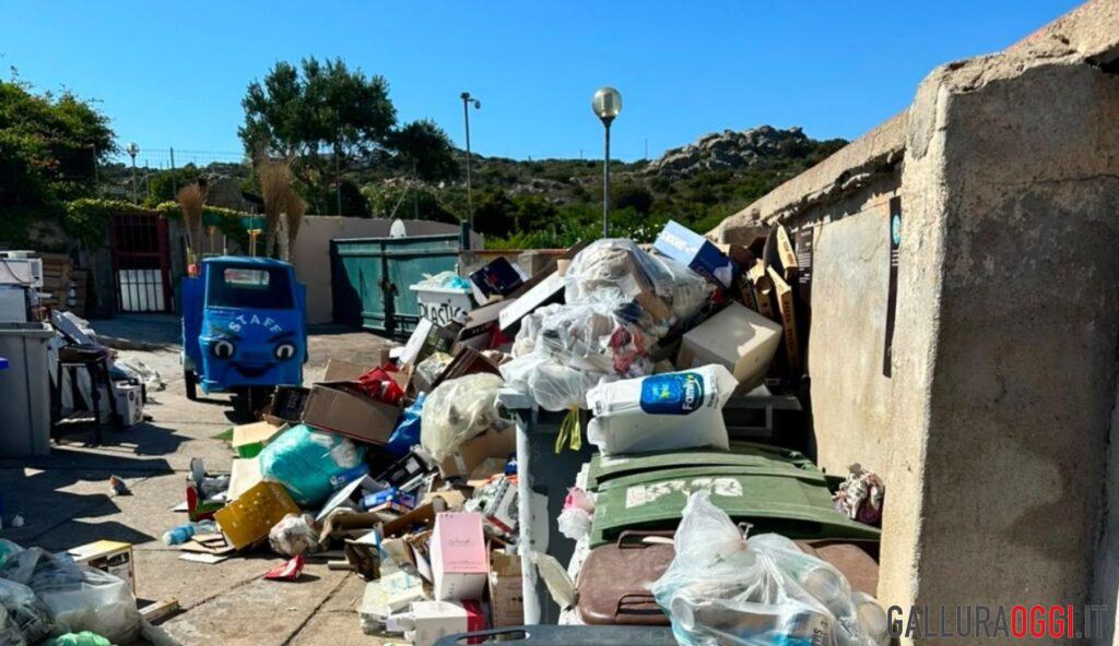 Cumuli di rifiuti a Santa Teresa Gallura