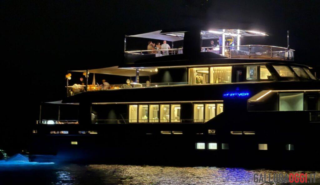 Fuochi d’artificio dal super yacht, polemiche a La Maddalena