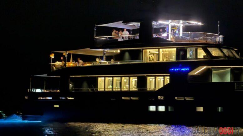 Fuochi d’artificio dal super yacht, polemiche a La Maddalena
