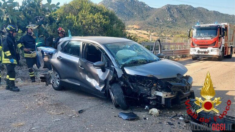 Incidente sulla strada verso Golfo Aranci, auto fuori strada