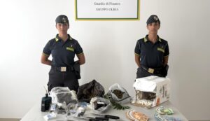 Pacco dalla Spagna con 4 chili di hashish, arrestato a Olbia