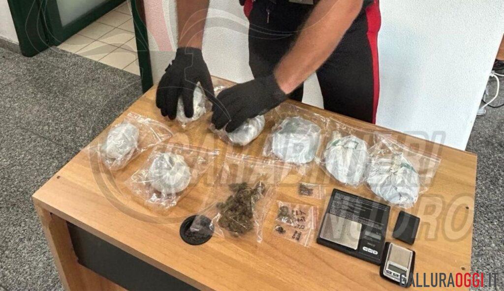 Scende dal monopattino e viene arrestato con la droga a San Teodoro
