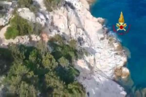 L'intervento dei vigili del fuoco a Tavolara
