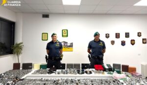 Orologi contraffatti dei grandi marchi, denunciato un 45enne a Olbia