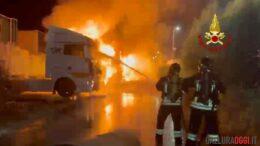Otto trattori in fiamme a Olbia, cause ancora da chiarire