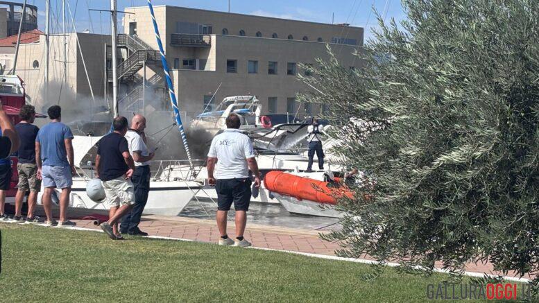 barca fiamme olbia molo brin