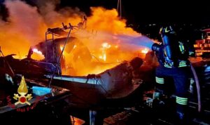 incendio barche porto rotondo