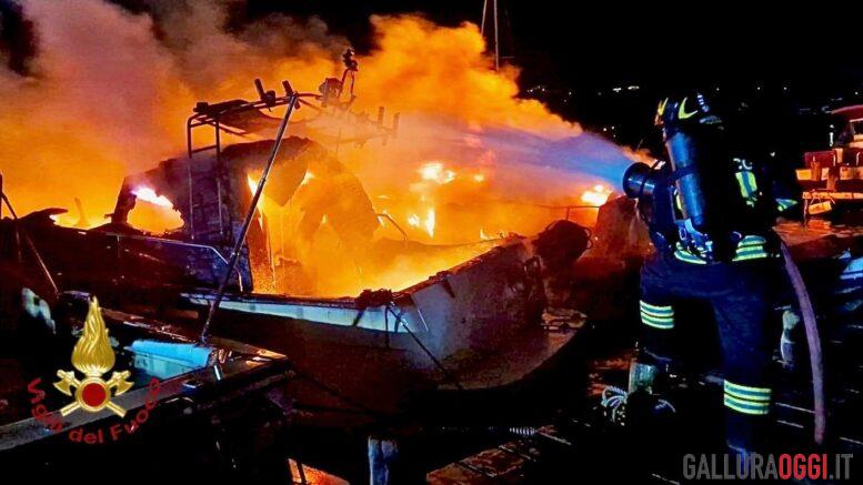 incendio barche porto rotondo