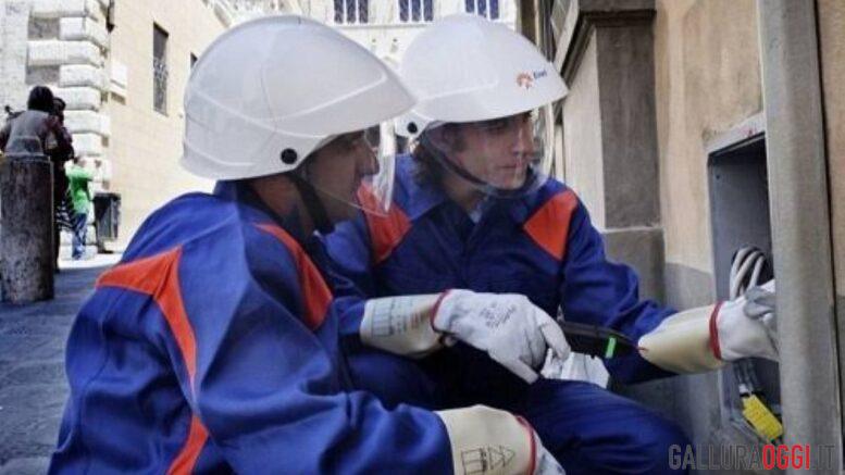 operai enel blackout luce