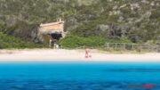 turista spiaggia rosa budelli la maddalena