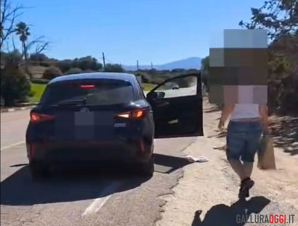 video turisti cafoni rifiuti golfo aranci