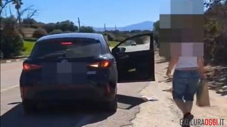 video turisti cafoni rifiuti golfo aranci