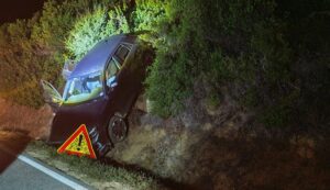 Incidente nella notte a Porto Pozzo, del conducente non c'è traccia