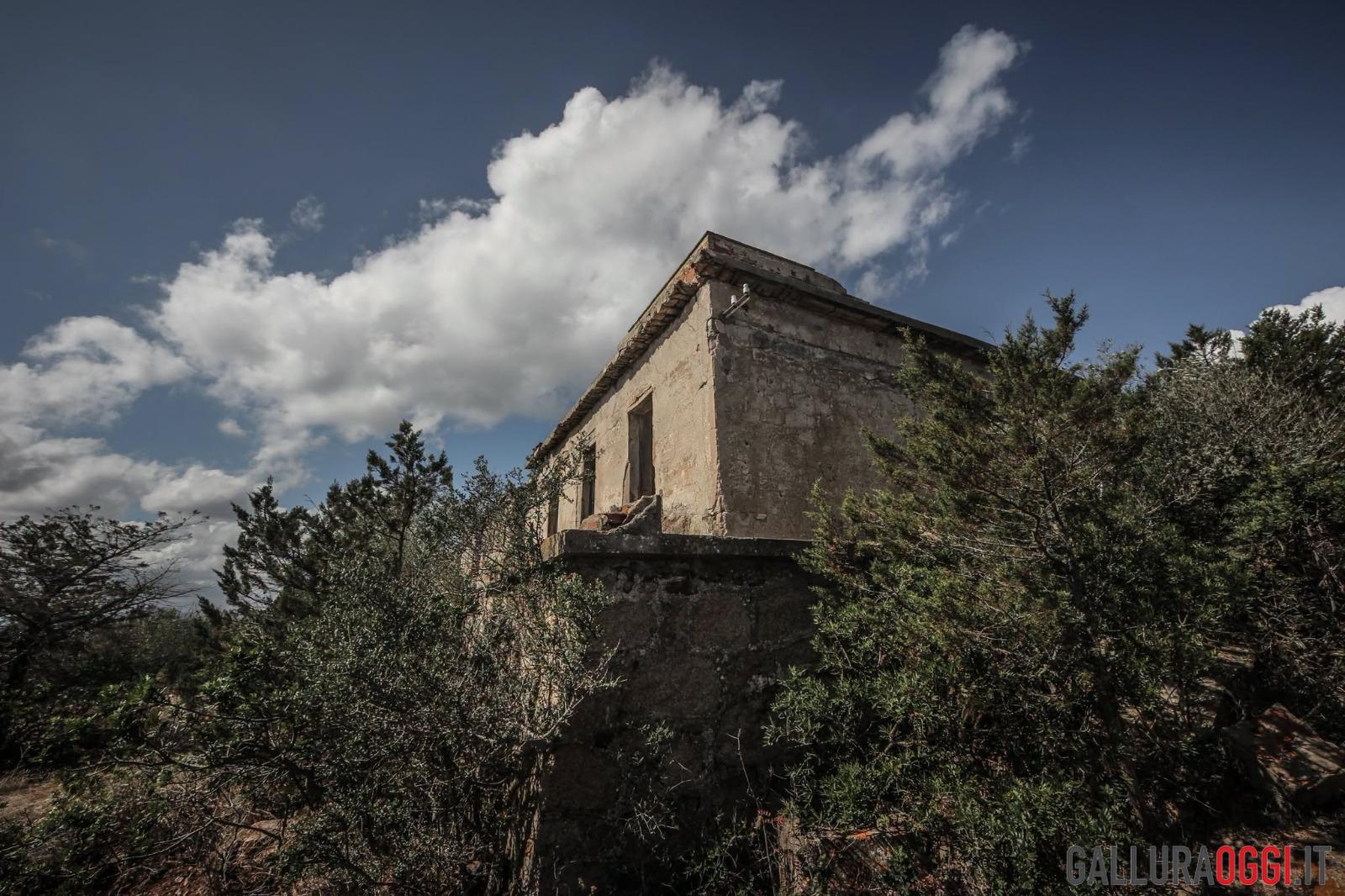 La fortezza di Poggio Baccà a Caprera, storia lasciata al degrado