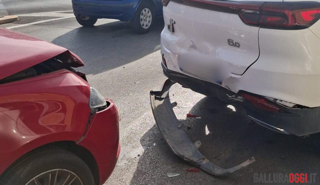 Tamponamento fra auto a Olbia, l'incidente in via Boccherini