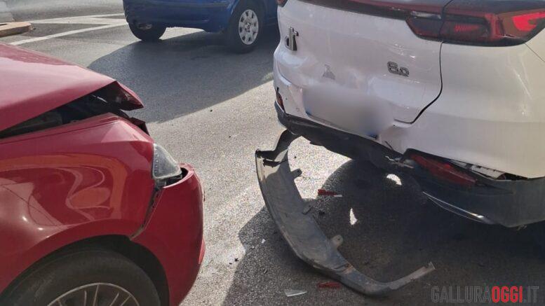Tamponamento fra auto a Olbia, l'incidente in via Boccherini