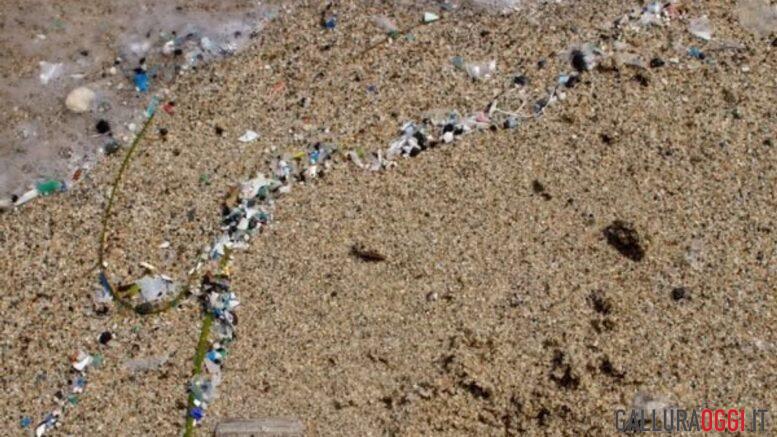 microplastiche spiaggia mare gallura