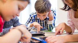 bambini navigano sul web